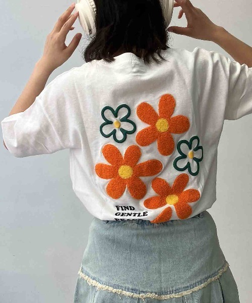 AS KNOW AS plus(アズノゥアズプラス)の「◇アソートモチーフTシャツ(Tシャツ/カットソー・レディース・ブラック系/オートミール/オフホワイト/チャコールグレー/アイボリー系/サックスブルー/アイボリー系2/ブルー系その他2/ホワイト系その他2/ブラック系2/グレー系その他2/ベージュ系その他2/ホワイト系その他3/グレー系その他3/ブラック系3/アイボリー系3/ホワイト系その他4/グレー系その他4/アイボリー系4/ネイビー系4/グレー系その他5/ベージュ系5/グリーン系5/ホワイト系その他5/ネイビー系5/ホワイト系5/グレー系6/ホワイト系6/レッド系その他6/ベージュ系その他6・FREE)」の7枚目の写真