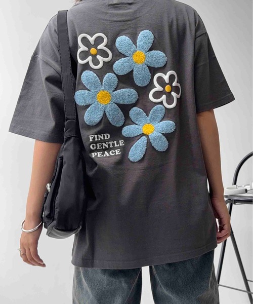 AS KNOW AS plus(アズノゥアズプラス)の「◇アソートモチーフTシャツ(Tシャツ/カットソー・レディース・ブラック系/オートミール/オフホワイト/チャコールグレー/アイボリー系/サックスブルー/アイボリー系2/ブルー系その他2/ホワイト系その他2/ブラック系2/グレー系その他2/ベージュ系その他2/ホワイト系その他3/グレー系その他3/ブラック系3/アイボリー系3/ホワイト系その他4/グレー系その他4/アイボリー系4/ネイビー系4/グレー系その他5/ベージュ系5/グリーン系5/ホワイト系その他5/ネイビー系5/ホワイト系5/グレー系6/ホワイト系6/レッド系その他6/ベージュ系その他6・FREE)」の17枚目の写真