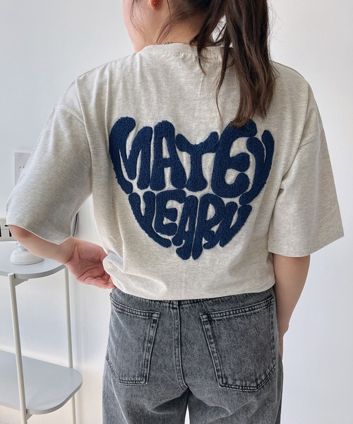 AS KNOW AS plus(アズノゥアズプラス)の「◇アソートモチーフTシャツ(Tシャツ/カットソー・レディース・ブラック系/オートミール/オフホワイト/チャコールグレー/アイボリー系/サックスブルー/アイボリー系2/ブルー系その他2/ホワイト系その他2/ブラック系2/グレー系その他2/ベージュ系その他2/ホワイト系その他3/グレー系その他3/ブラック系3/アイボリー系3/ホワイト系その他4/グレー系その他4/アイボリー系4/ネイビー系4/グレー系その他5/ベージュ系5/グリーン系5/ホワイト系その他5/ネイビー系5/ホワイト系5/グレー系6/ホワイト系6/レッド系その他6/ベージュ系その他6・FREE)」の22枚目の写真