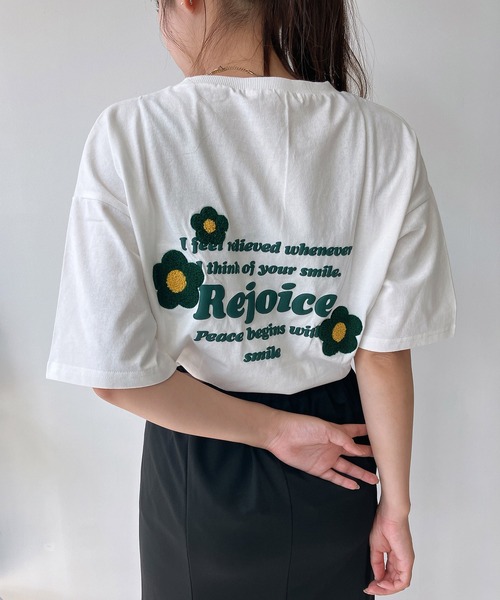 AS KNOW AS plus(アズノゥアズプラス)の「◇アソートモチーフTシャツ(Tシャツ/カットソー・レディース・ブラック系/オートミール/オフホワイト/チャコールグレー/アイボリー系/サックスブルー/アイボリー系2/ブルー系その他2/ホワイト系その他2/ブラック系2/グレー系その他2/ベージュ系その他2/ホワイト系その他3/グレー系その他3/ブラック系3/アイボリー系3/ホワイト系その他4/グレー系その他4/アイボリー系4/ネイビー系4/グレー系その他5/ベージュ系5/グリーン系5/ホワイト系その他5/ネイビー系5/ホワイト系5/グレー系6/ホワイト系6/レッド系その他6/ベージュ系その他6・FREE)」の2枚目の写真