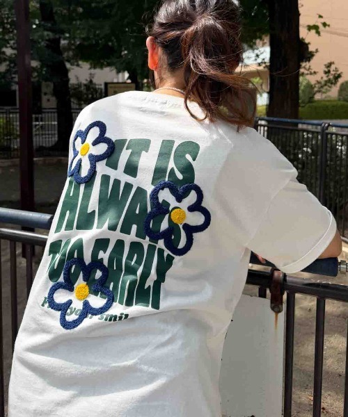 AS KNOW AS plus（アズノゥアズプラス）の「◇アソートモチーフTシャツ（Tシャツ/カットソー・レディース・ブラック系/オートミール/オフホワイト/チャコールグレー/アイボリー系/サックスブルー/アイボリー系2/ブルー系その他2/ホワイト系その他2/ブラック系2/グレー系その他2/ベージュ系その他2/ホワイト系その他3/グレー系その他3/ブラック系3/アイボリー系3/ホワイト系その他4/グレー系その他4/アイボリー系4/ネイビー系4/グレー系その他5/ベージュ系5/グリーン系5/ホワイト系その他5/ネイビー系5/ホワイト系5/グレー系6/ホワイト系6/レッド系その他6/ベージュ系その他6/ネイビー系6/アイボリー系6/グレー系その他6/ホワイト系その他6・FREE）」の7枚目の写真