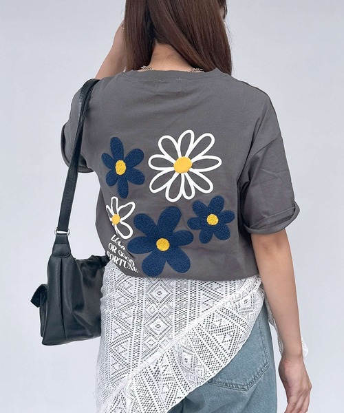 AS KNOW AS plus(アズノゥアズプラス)の「◇アソートモチーフTシャツ(Tシャツ/カットソー・レディース・ブラック系/オートミール/オフホワイト/チャコールグレー/アイボリー系/サックスブルー/アイボリー系2/ブルー系その他2/ホワイト系その他2/ブラック系2/グレー系その他2/ベージュ系その他2/ホワイト系その他3/グレー系その他3/ブラック系3/アイボリー系3/ホワイト系その他4/グレー系その他4/アイボリー系4/ネイビー系4/グレー系その他5/ベージュ系5/グリーン系5/ホワイト系その他5/ネイビー系5/ホワイト系5/グレー系6/ホワイト系6/レッド系その他6/ベージュ系その他6・FREE)」の15枚目の写真