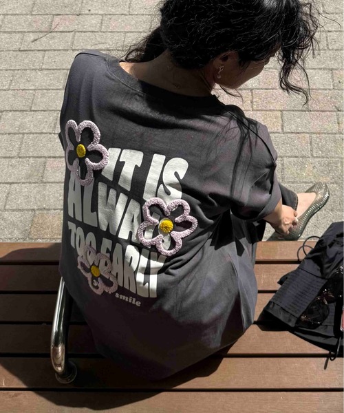 AS KNOW AS plus（アズノゥアズプラス）の「◇アソートモチーフTシャツ（Tシャツ/カットソー・レディース・ブラック系/オートミール/オフホワイト/チャコールグレー/アイボリー系/サックスブルー/アイボリー系2/ブルー系その他2/ホワイト系その他2/ブラック系2/グレー系その他2/ベージュ系その他2/ホワイト系その他3/グレー系その他3/ブラック系3/アイボリー系3/ホワイト系その他4/グレー系その他4/アイボリー系4/ネイビー系4/グレー系その他5/ベージュ系5/グリーン系5/ホワイト系その他5/ネイビー系5/ホワイト系5/グレー系6/ホワイト系6/レッド系その他6/ベージュ系その他6/ネイビー系6/アイボリー系6/グレー系その他6/ホワイト系その他6・FREE）」の18枚目の写真