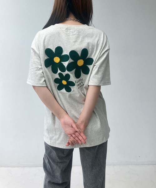 AS KNOW AS plus(アズノゥアズプラス)の「◇アソートモチーフTシャツ(Tシャツ/カットソー・レディース・ブラック系/オートミール/オフホワイト/チャコールグレー/アイボリー系/サックスブルー/アイボリー系2/ブルー系その他2/ホワイト系その他2/ブラック系2/グレー系その他2/ベージュ系その他2/ホワイト系その他3/グレー系その他3/ブラック系3/アイボリー系3/ホワイト系その他4/グレー系その他4/アイボリー系4/ネイビー系4/グレー系その他5/ベージュ系5/グリーン系5/ホワイト系その他5/ネイビー系5/ホワイト系5/グレー系6/ホワイト系6/レッド系その他6/ベージュ系その他6・FREE)」の19枚目の写真