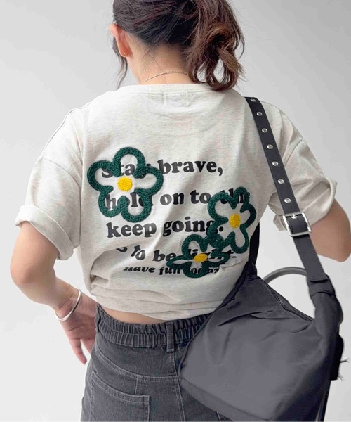 AS KNOW AS plus(アズノゥアズプラス)の「◇アソートモチーフTシャツ(Tシャツ/カットソー・レディース・ブラック系/オートミール/オフホワイト/チャコールグレー/アイボリー系/サックスブルー/アイボリー系2/ブルー系その他2/ホワイト系その他2/ブラック系2/グレー系その他2/ベージュ系その他2/ホワイト系その他3/グレー系その他3/ブラック系3/アイボリー系3/ホワイト系その他4/グレー系その他4/アイボリー系4/ネイビー系4/グレー系その他5/ベージュ系5/グリーン系5/ホワイト系その他5/ネイビー系5/ホワイト系5/グレー系6/ホワイト系6/レッド系その他6/ベージュ系その他6・FREE)」の20枚目の写真