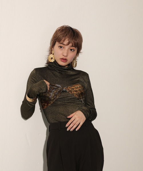 en CAnAF（エンカナフ）の「メロウ ハイネック シャイニー ラメシアートップス（Tシャツ/カットソー・レディース・シルバー/ライトベージュ/ゴールド/グリーン・M）」の7枚目の写真