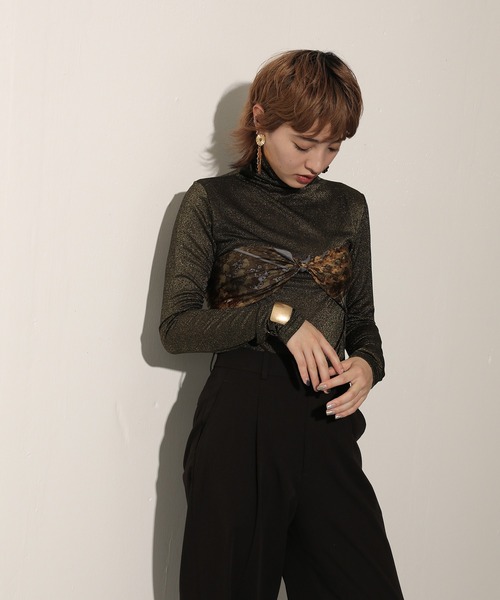 en CAnAF（エンカナフ）の「メロウ ハイネック シャイニー ラメシアートップス（Tシャツ/カットソー・レディース・シルバー/ライトベージュ/ゴールド/グリーン・M）」の6枚目の写真