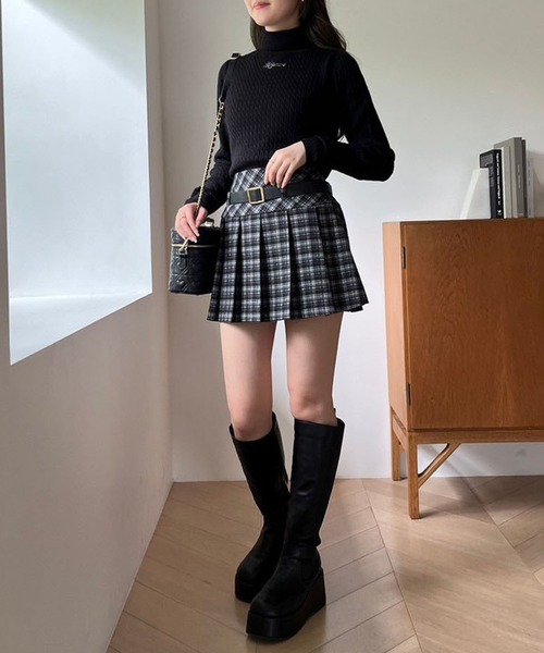 one after another NICE CLAUP(ワンアフターアナザーナイスクラップ)の「ビジューロゴケーブルハイネックニット(ニット/セーター・レディース・ブラウン/ピンク/ブラック/オフホワイト/グレー・FREE)」の10枚目の写真