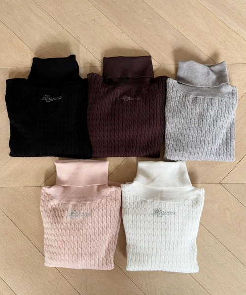 one after another NICE CLAUP(ワンアフターアナザーナイスクラップ)の「ビジューロゴケーブルハイネックニット(ニット/セーター・レディース・ブラウン/ピンク/ブラック/オフホワイト/グレー・FREE)」の22枚目の写真