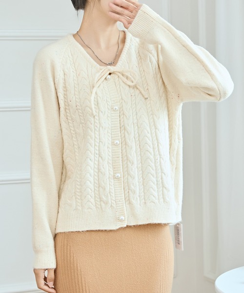 Lace Ladies(レースレディース)の「ラウンドネック パールボタン リボン ニット カーディガン(カーディガン/ボレロ・レディース・ベージュ/ホワイト/グレイッシュベージュ/グレー・FREE)」の15枚目の写真