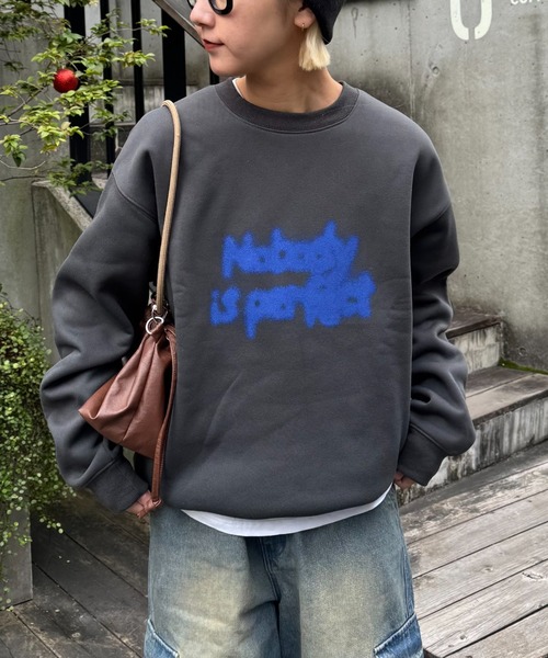 CIAOPANIC TYPY(チャオパニックティピー)の「【UNISEX】スプレーロゴ裏起毛スウェット(スウェット・メンズ・チャコールグレー/グレー/ブラウン・LARGE/MEDIUM)」の2枚目の写真