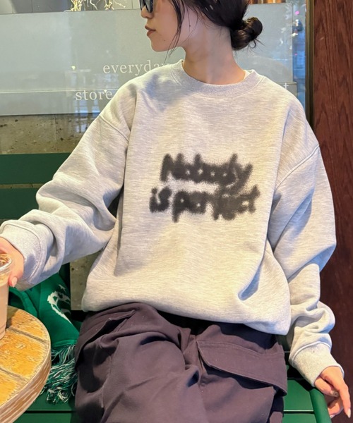 CIAOPANIC TYPY(チャオパニックティピー)の「【UNISEX】スプレーロゴ裏起毛スウェット(スウェット・メンズ・チャコールグレー/グレー/ブラウン・LARGE/MEDIUM)」の18枚目の写真