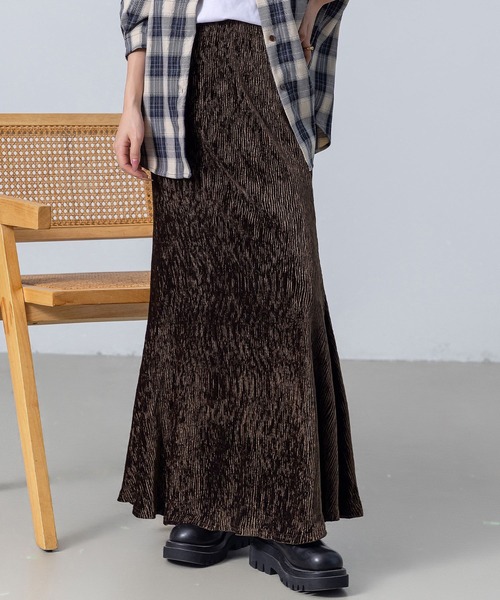 DAY CLOSET（デイ クローゼット）の「【表情変わる光沢感】きれいめ ランダムプリーツ ベロア マーメイドスカート レディース（スカート・レディース・ブラック/ネイビー/ダークブラウン/ベージュ・FREE）」の5枚目の写真