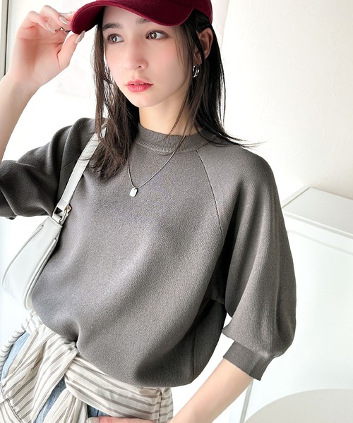 classicalelf(クラシカルエルフ)の「抜け感のある洗練デザイン。ラグランコンパクトスウェット風ニットT(半袖)(Tシャツ/カットソー・レディース・ブラック/アイボリー/グレイッシュベージュ/チャコール/パープル・X-LARGE/SMALL/MEDIUM/LARGE)」の3枚目の写真