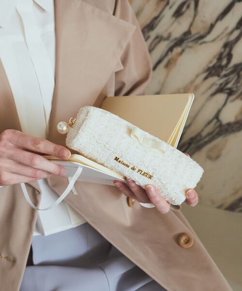 Maison de FLEUR(メゾンドフルール)の「ツイードグログランリボンロングポーチ(ポーチ・レディース・オフホワイト/サックスブルー/ライトピンク・FREE)」の5枚目の写真