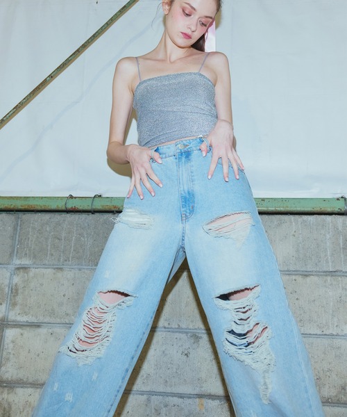 Mili affinity(ミリアフィニティー)の「ダメージデニムワイドパンツ(デニムパンツ・レディース・ライトブルー/ブラック・Msize/Ssize)」の4枚目の写真