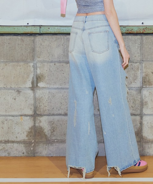 Mili affinity(ミリアフィニティー)の「ダメージデニムワイドパンツ(デニムパンツ・レディース・ライトブルー/ブラック・Msize/Ssize)」の9枚目の写真