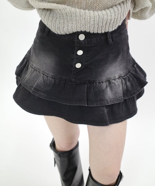 WHO'S WHO gallery（フーズフーギャラリー）の「【EC限定】デニムミニフリルミニスカート（スカート・レディース・サックスブルー/ブラック・FREE）」の4枚目の写真