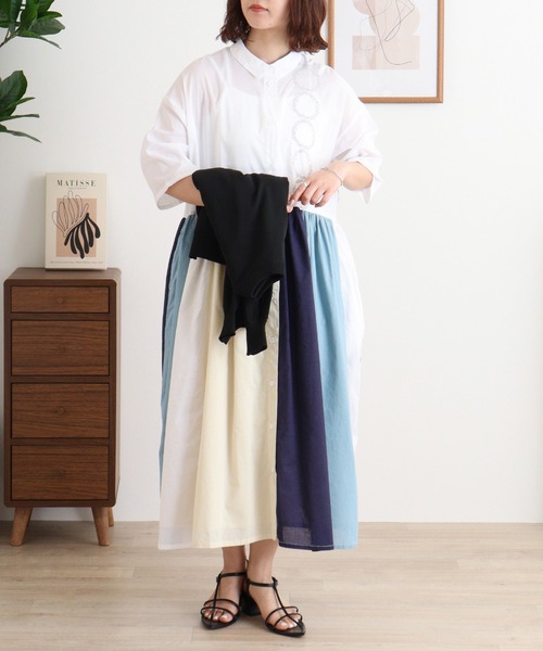 Emago リース刺繍切替えワンピース　ブラック リース刺繍切替えワンピース emago ナチュラル カジュアル 大人
