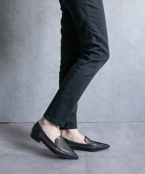 Fabby fabby(ファビィーファビィー)の「ポインテッドトゥメッシュシューズ(パンプス・レディース・ブラック/オフホワイト/シルバー・SMALL/MEDIUM/LARGE)」の21枚目の写真
