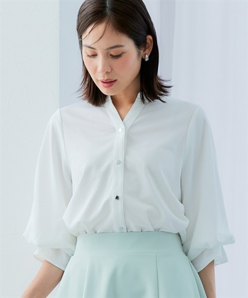 7days Life Styling(セブンデイズライフスタイリング)の「カットソー素材 メタルボタンタックスリーブシャツ(シャツ/ブラウス・レディース・オフホワイト/ブルー系/ネイビー・S/M/L/LL)」の2枚目の写真