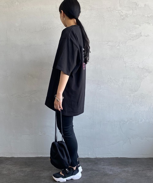 CHUMS（チャムス）の「[CHUMS/チャムス] 別注 ヒストリーロゴ バックプリントショートスリーブTシャツ（Tシャツ/カットソー・レディース・ブラック/ホワイト・XL/M/XXL/L）」の4枚目の写真