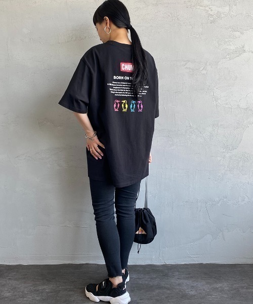 CHUMS（チャムス）の「[CHUMS/チャムス] 別注 ヒストリーロゴ バックプリントショートスリーブTシャツ（Tシャツ/カットソー・レディース・ブラック/ホワイト・XL/M/XXL/L）」の5枚目の写真