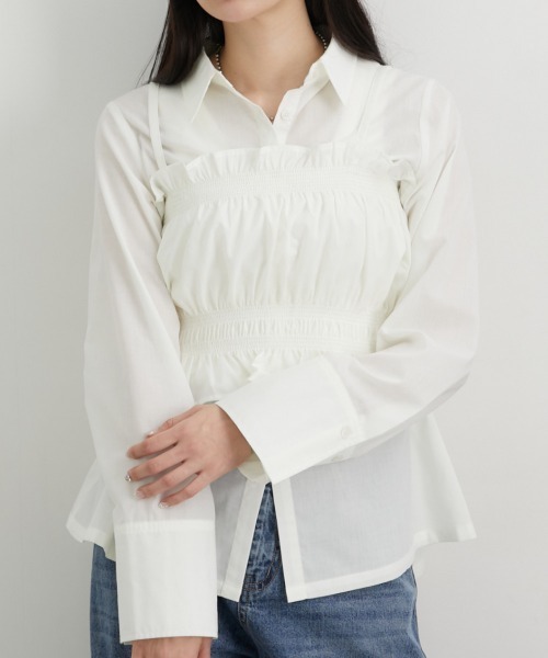 nissen(ニッセン)の「ビスチェ×長袖カラーシャツ(シャツ/ブラウス・レディース・チャコール/ホワイト/ブルー・M/L/LL/3L)」の2枚目の写真