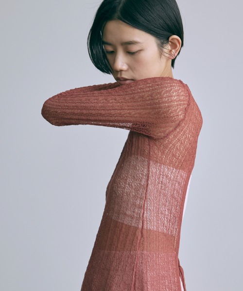 EN NEUME(エンノイム)の「Back Open Sheer Knit(ニット/セーター・レディース・ライム/コーラルピンク/レッド・FREE)」の3枚目の写真