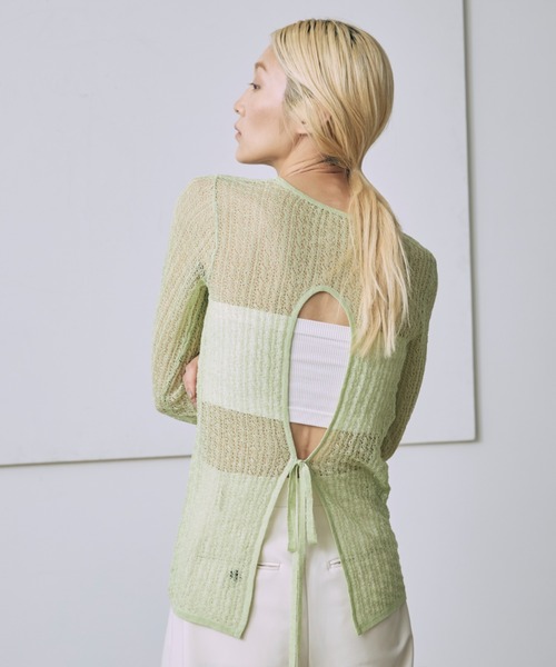 EN NEUME(エンノイム)の「Back Open Sheer Knit(ニット/セーター・レディース・ライム/コーラルピンク/レッド・FREE)」の2枚目の写真