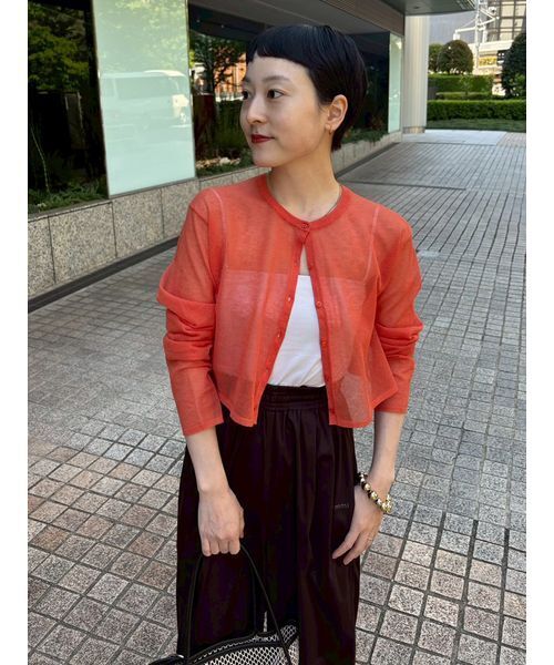 emmi（エミ）の「リネン混シアーニットカーディガン（カーディガン/ボレロ・レディース・ブラック/オレンジ/ホワイト・FREE）」の21枚目の写真