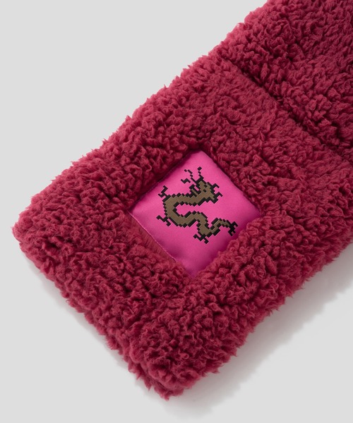 JNBY（ジェーエヌビーワイ）の「HOME Pixel Art Dragon Boa Fleece Scarf（ストール/ショール・レディース・レッド・ONE SIZE）」の8枚目の写真