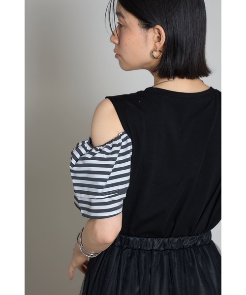&. NOSTALGIA(アンドドットノスタルジア)の「フリルオープンスリーブTシャツ(Tシャツ/カットソー・レディース・ダークブラック/カーキ/ホワイト/レッド・M)」の20枚目の写真