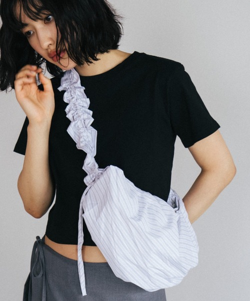 duei（デュイ）の「ベーシッククロップドTシャツ（Tシャツ/カットソー・レディース・ホワイト/ブラック・FREE）」の6枚目の写真