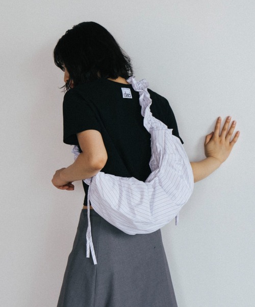 duei（デュイ）の「ベーシッククロップドTシャツ（Tシャツ/カットソー・レディース・ホワイト/ブラック・FREE）」の8枚目の写真