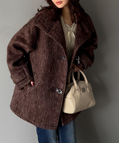 mily bilet（ミウィビレット）の「【mily bilet】大人の冬を格上げする主役アウター。フェザーシャギーバックル使いコート（チェスターコート・レディース・ブラウン/グレー/チャコールグレー/ベージュ・LARGE/X-LARGE/SMALL/MEDIUM）」の13枚目の写真