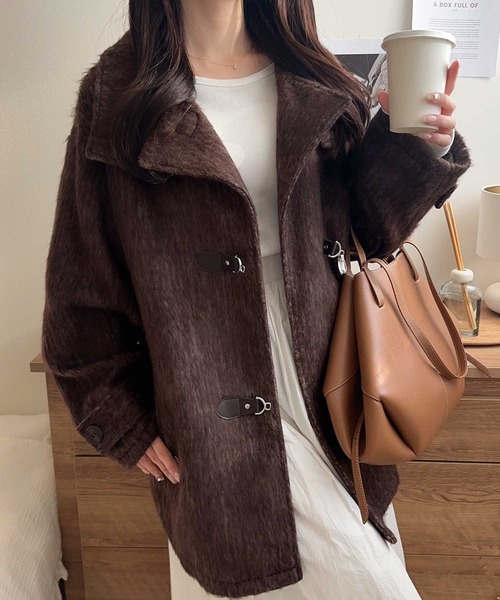 mily bilet（ミウィビレット）の「【mily bilet】大人の冬を格上げする主役アウター。フェザーシャギーバックル使いコート（チェスターコート・レディース・ブラウン/グレー/チャコールグレー/ベージュ・LARGE/X-LARGE/SMALL/MEDIUM）」の9枚目の写真