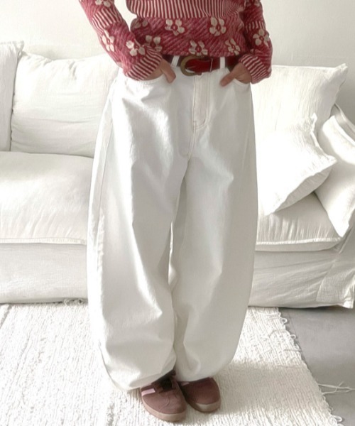 FREE STYLISTS(フリー スタイリスト)の「YUGA_YGMC Cocoon denim pants(デニムパンツ・レディース・ホワイト/ブラック・S/M/L)」の2枚目の写真
