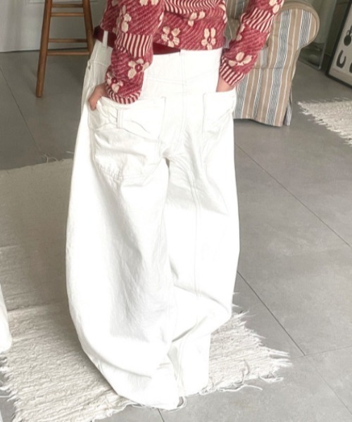 FREE STYLISTS(フリー スタイリスト)の「YUGA_YGMC Cocoon denim pants(デニムパンツ・レディース・ホワイト/ブラック・S/M/L)」の5枚目の写真