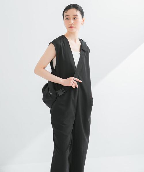 URBAN RESEARCH(アーバンリサーチ)の「『2サイズ展開』リネンライク深Vネックオールインワン(サロペット/オーバーオール・レディース・ブラック/カーキ・38/36)」の19枚目の写真