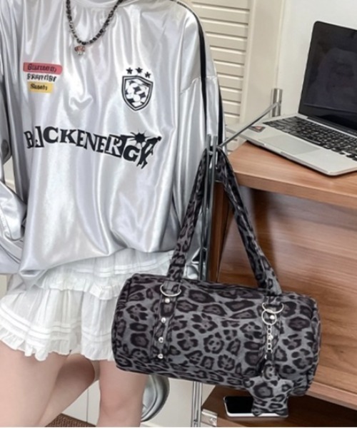 LADY LIKE（レディライク）の「星形チャーム付き迷彩柄orヒョウ柄ミニボストンバッグ（ハンドバッグ・レディース・グレー/カーキ・F）」の8枚目の写真