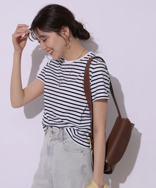 Mystrada(マイストラーダ)の「コンパクトTシャツ(Tシャツ/カットソー・レディース・グレイッシュベージュ/ブラック/ブラック系その他/ホワイト・38)」の3枚目の写真