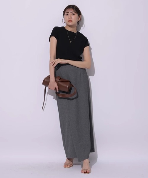 Mystrada(マイストラーダ)の「コンパクトTシャツ(Tシャツ/カットソー・レディース・グレイッシュベージュ/ブラック/ブラック系その他/ホワイト・38)」の10枚目の写真