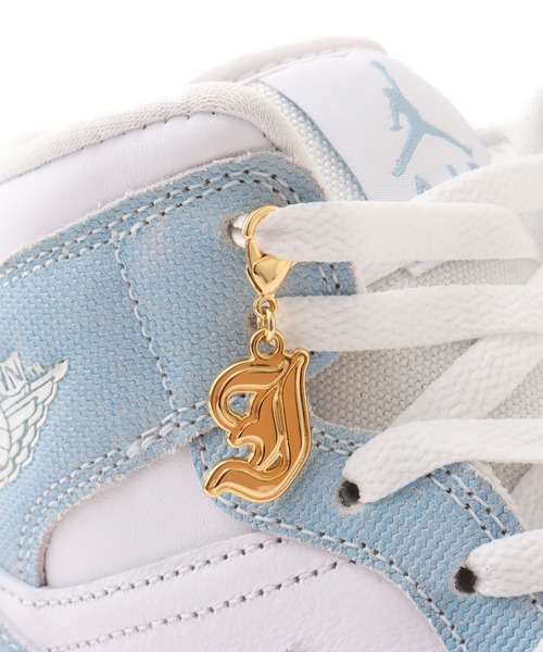 AIR JORDAN（エアジョーダン）の「JORDAN BRAND WMNS AIR JORDAN 1 MID SE / ジョーダン ブランド ウィメンズ エア ジョーダン 1 MID SE / NIKE【SP】（スニーカー・レディース・ホワイト・23.5cm/24.0cm/24.5cm/25.0cm/25.5cm/26.0cm/26.5cm/27.0cm/27.5cm/28.0cm/28.5cm/29.0cm/23.0cm）」の4枚目の写真