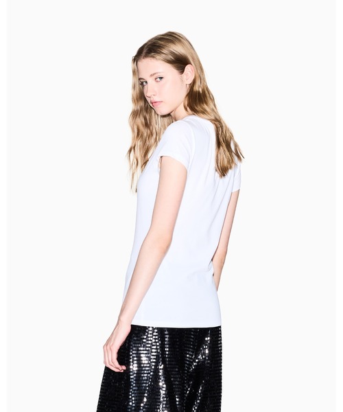 ARMANI EXCHANGE（アルマーニエクスチェンジ）の「【A|X アルマーニ エクスチェンジ】AXロゴ クルーネック半袖Tシャツ/SLIM（Tシャツ/カットソー・レディース・ホワイト/ブラック/アイボリー・X-SMALL/SMALL/MEDIUM/LARGE/X-LARGE）」の4枚目の写真