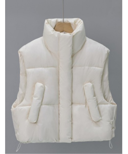 c.u.l（シーユーエル）の「ショート丈 シンプル ハイネックエコダウンベスト culw826（ダウンベスト・レディース・ブラック/ベージュ/アイボリー・M/L）」の2枚目の写真