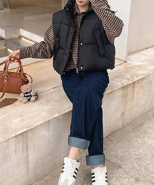 c.u.l（シーユーエル）の「ショート丈 シンプル ハイネックエコダウンベスト culw826（ダウンベスト・レディース・ブラック/ベージュ/アイボリー・M/L）」の7枚目の写真