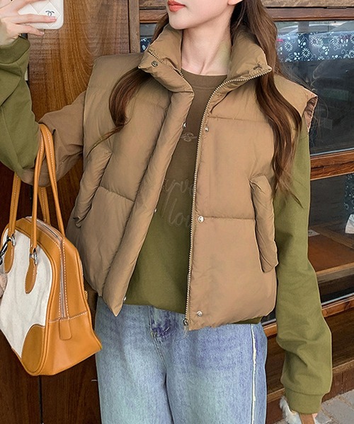 c.u.l（シーユーエル）の「ショート丈 シンプル ハイネックエコダウンベスト culw826（ダウンベスト・レディース・ブラック/ベージュ/アイボリー・M/L）」の11枚目の写真