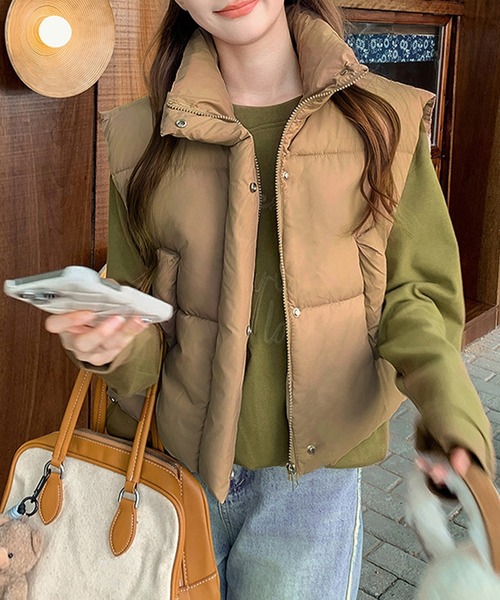 c.u.l（シーユーエル）の「ショート丈 シンプル ハイネックエコダウンベスト culw826（ダウンベスト・レディース・ブラック/ベージュ/アイボリー・M/L）」の8枚目の写真