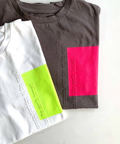 Q(キュー)の「バイカラー エンボスロゴT(Tシャツ/カットソー・レディース・チャコールグレー/ホワイト/ブラック/ベージュ/オフホワイト・MEDIUM)」の14枚目の写真